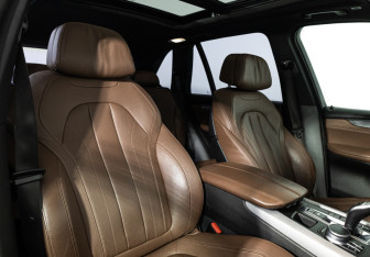 Подержанный автомобиль BMW X5 2017 года (19 фото)