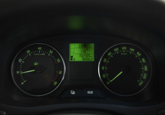 Подержанный автомобиль Skoda Fabia Hatchback 2011 года (11 фото)