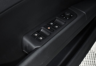 Подержанный автомобиль Skoda Superb Liftback 2013 года (10 фото)