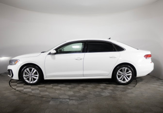 Подержанный автомобиль Volkswagen Passat Sedan 2020 года (8 фото)