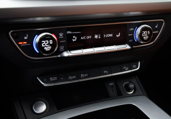 Подержанный автомобиль Audi Q5 2021 года (20 фото)