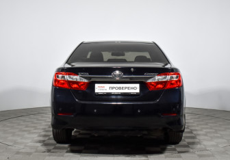 Подержанный автомобиль Toyota Camry Sedan 2013 года (6 фото)