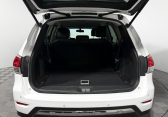 Подержанный автомобиль Nissan Pathfinder 2015 года (13 фото)