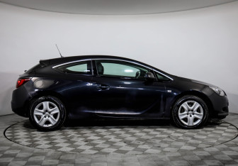 Подержанный автомобиль Opel Astra Hatchback 2011 года (4 фото)
