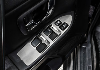 Подержанный автомобиль Mitsubishi Pajero 2011 года (10 фото)