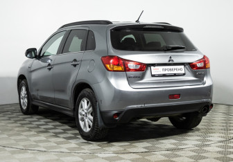 Подержанный автомобиль Mitsubishi ASX 2013 года (7 фото)