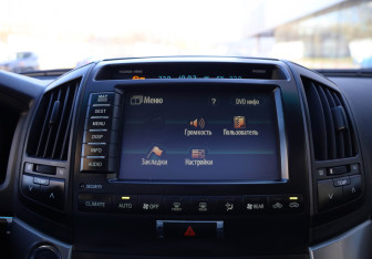 Подержанный автомобиль Toyota Land Cruiser Suv 2008 года (17 фото)