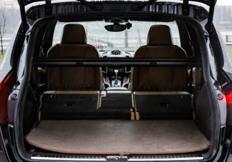 Подержанный автомобиль Porsche Cayenne 2011 года (37 фото)