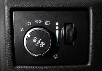 Подержанный автомобиль Jeep Grand Cherokee 2012 года (16 фото)