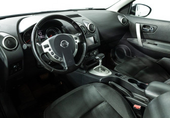 Подержанный автомобиль Nissan Qashqai 2011 года (11 фото)