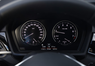 Подержанный автомобиль BMW X1 2021 года (15 фото)