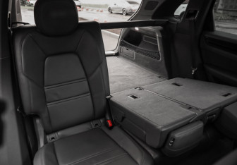 Подержанный автомобиль Porsche Cayenne 2020 года (32 фото)
