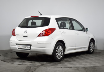 Подержанный автомобиль Nissan Tiida Hatchback 2012 года (5 фото)