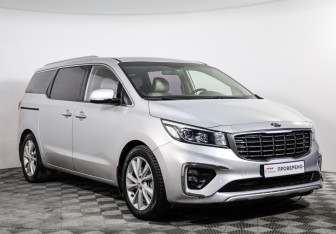 Подержанный автомобиль Kia Carnival 2018 года (3 фото)