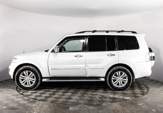 Подержанный автомобиль Mitsubishi Pajero 2019 года (8 фото)