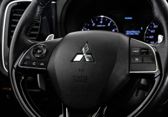 Подержанный автомобиль Mitsubishi Outlander 2021 года (11 фото)