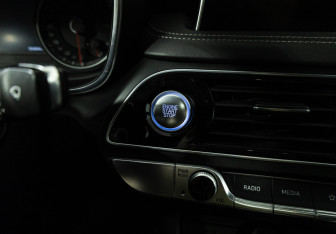 Подержанный автомобиль Genesis G70 2021 года (19 фото)