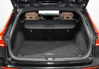 Подержанный автомобиль Volvo V60 2019 года (22 фото)