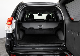 Подержанный автомобиль Toyota Land Cruiser Prado 2012 года (23 фото)