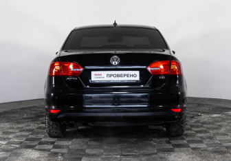 Подержанный автомобиль Volkswagen Jetta Sedan 2013 года (6 фото)