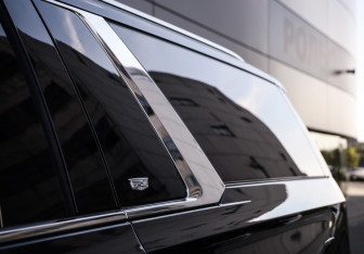 Подержанный автомобиль Cadillac Escalade Suv 2021 года (10 фото)