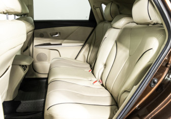 Подержанный автомобиль Toyota Venza 2011 года (10 фото)