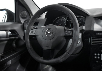 Подержанный автомобиль Opel Astra Sedan 2008 года (14 фото)