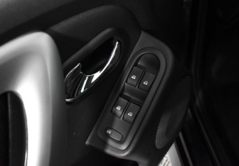 Подержанный автомобиль Nissan Terrano 2014 года (10 фото)