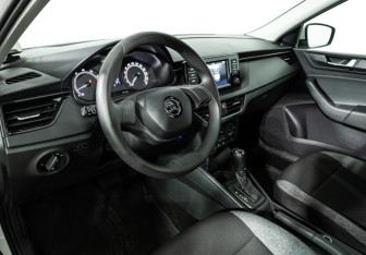 Подержанный автомобиль Skoda Rapid Liftback 2021 года (11 фото)