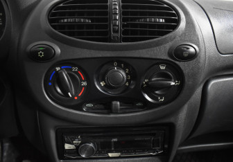 Подержанный автомобиль LADA (ВАЗ) Kalina Hatchback 2011 года (15 фото)