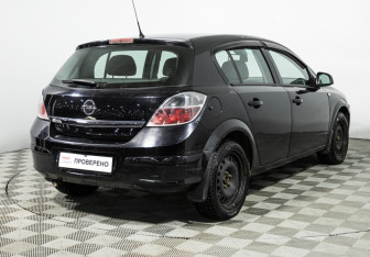 Подержанный автомобиль Opel Astra Hatchback 2010 года (5 фото)