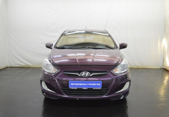 Подержанный автомобиль Hyundai Solaris Hatchback 2011 года (2 фото)