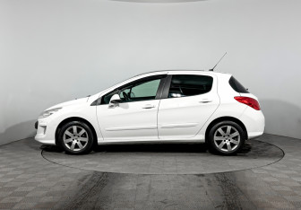 Подержанный автомобиль Peugeot 308 Hatchback 2010 года (8 фото)