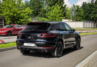Подержанный автомобиль Porsche Macan 2016 года (6 фото)