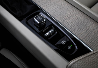 Подержанный автомобиль Volvo XC60 2021 года (20 фото)