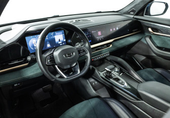 Подержанный автомобиль Geely Monjaro 2023 года (11 фото)