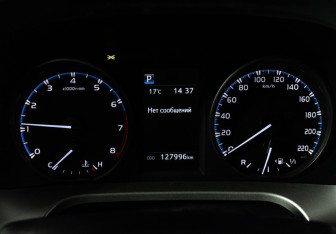 Подержанный автомобиль Toyota RAV4 2016 года (12 фото)