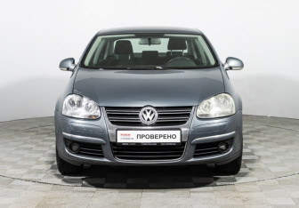 Подержанный автомобиль Volkswagen Jetta Sedan 2009 года (2 фото)