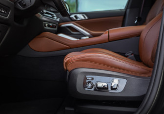 Подержанный автомобиль BMW X6 2023 года (26 фото)