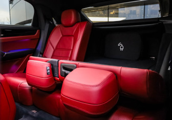 Подержанный автомобиль Porsche Cayenne 2020 года (34 фото)