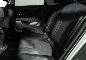 Подержанный автомобиль Hyundai Elantra Sedan 2020 года (10 фото)