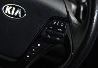 Подержанный автомобиль Kia Ceed Hatchback 2012 года (11 фото)