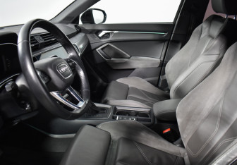 Подержанный автомобиль Audi Q3 2019 года (10 фото)
