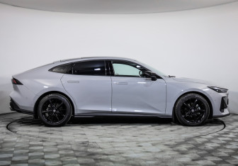 Подержанный автомобиль Changan UNI-V 2024 года (4 фото)