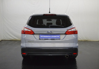 Подержанный автомобиль Ford Focus Wagon 2013 года (6 фото)