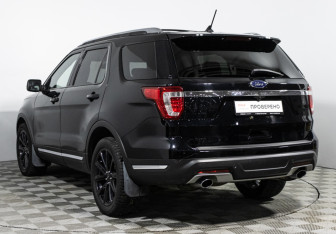 Подержанный автомобиль Ford Explorer 2018 года (7 фото)