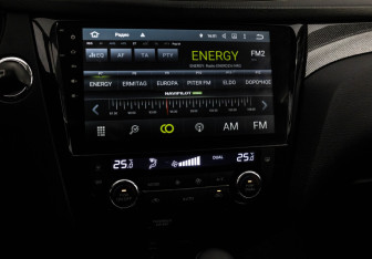 Подержанный автомобиль Nissan X-Trail 2017 года (15 фото)