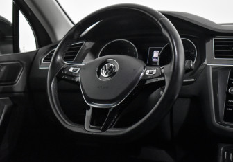 Подержанный автомобиль Volkswagen Tiguan 2020 года (16 фото)