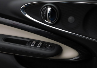 Подержанный автомобиль MINI Clubman Wagon 2022 года (28 фото)