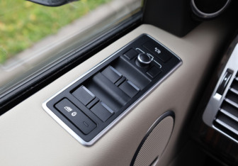 Подержанный автомобиль Land Rover Range Rover 2016 года (25 фото)